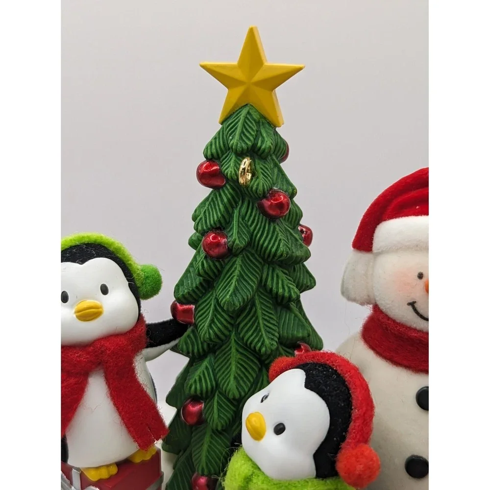 Hallmark 2007 Very Merry Trio‎ Magic Sound Ornament Penguins Snowman Flocked